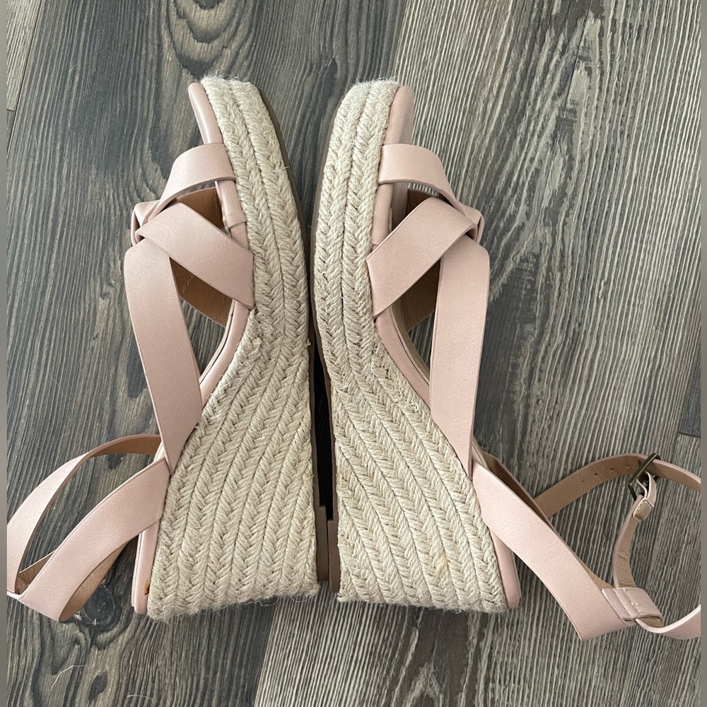 Nicole Miller Blush colored Wedges size 8.5